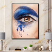 עיצוב 'צילום מקרוב של עין חומה עם פנטזיה כחולה איפור' הדפס אמנות קיר בד ממוסגר מודרני